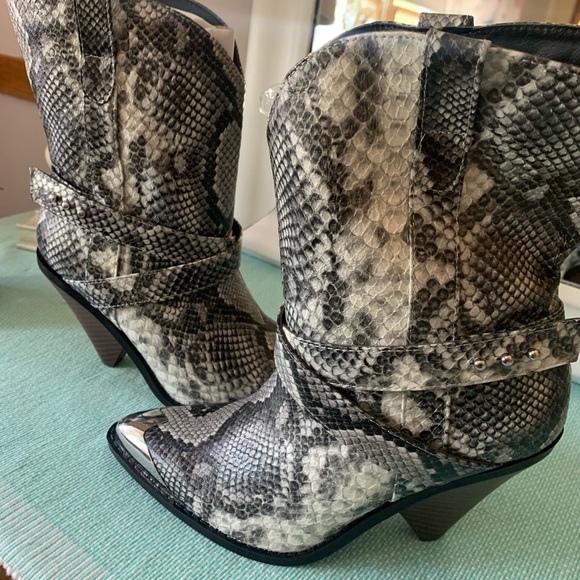 Snakeskin Booties 🤍 NEVER WORN! - Picture 2 of 5